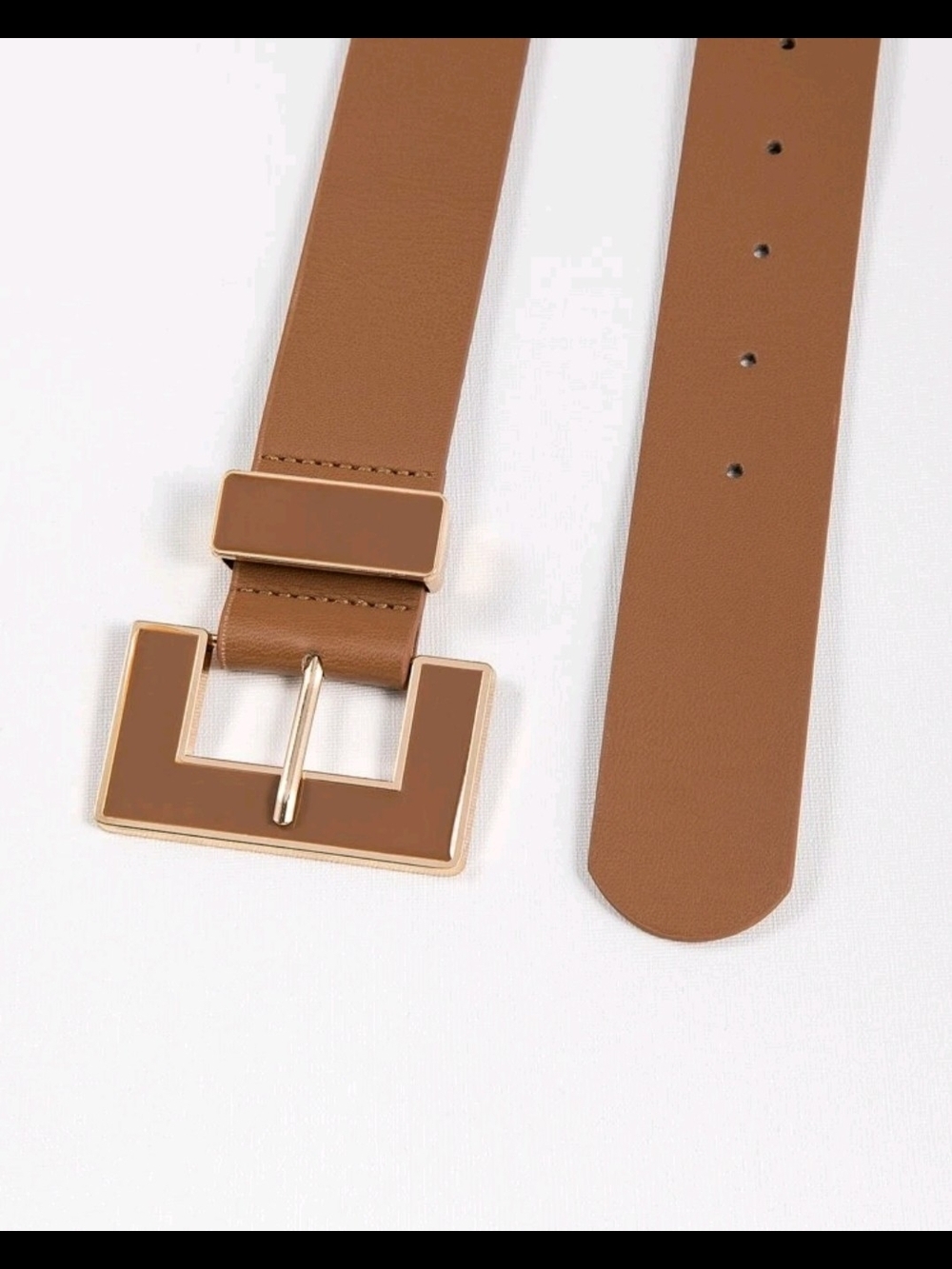 Stylish Tan Leather Belt with Gold 'E' Buckle - Picture 3 of 4